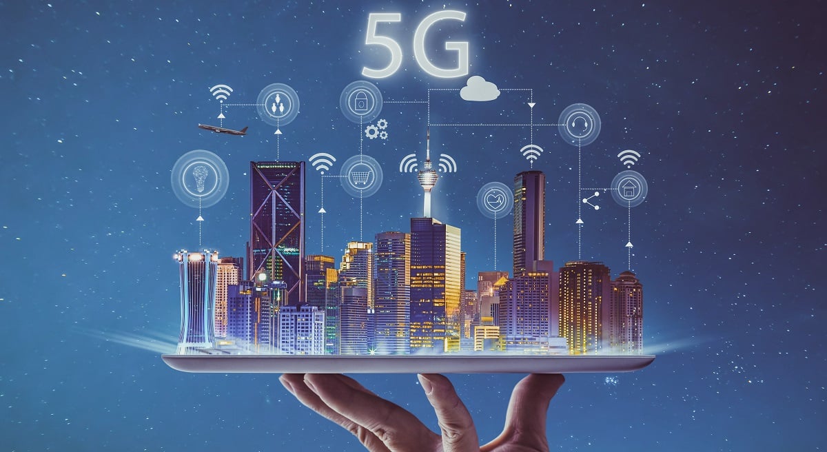 5G network signals in cityscape - TeleDynamics blog